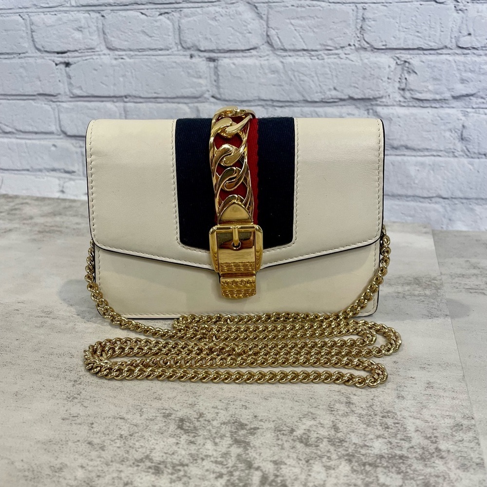 ❗️SOLD❗️GUCCI Sylvie Super Mini Bag